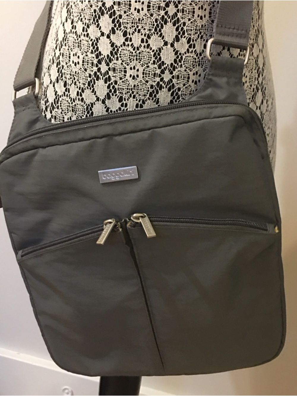 Baggallini Crossbody Bag Gray with Silver Hardware adjustable strap